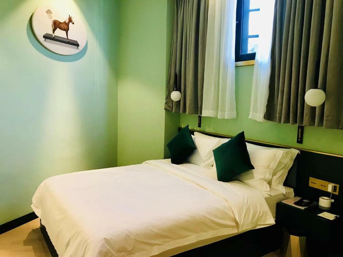 Moon And Chalice Boutique Hotel Kunming Exterior photo